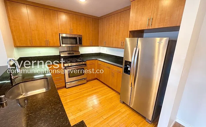 2 bed, 2.0 bath, 997 sqft, $3,100 — Photo 3
