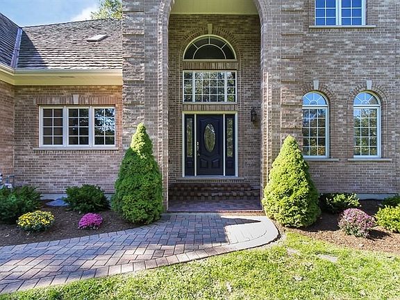 3rd image of 16816 W Cherrywood Ln