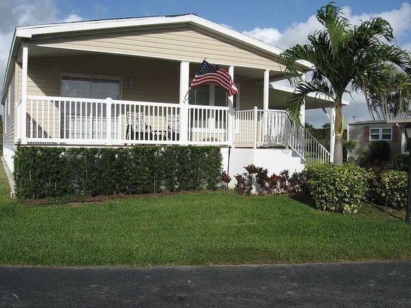 8853 Castle Dr, Boynton Beach, FL 33436