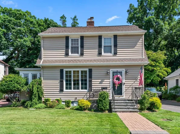 82 North Street, Locust Valley, NY 11560