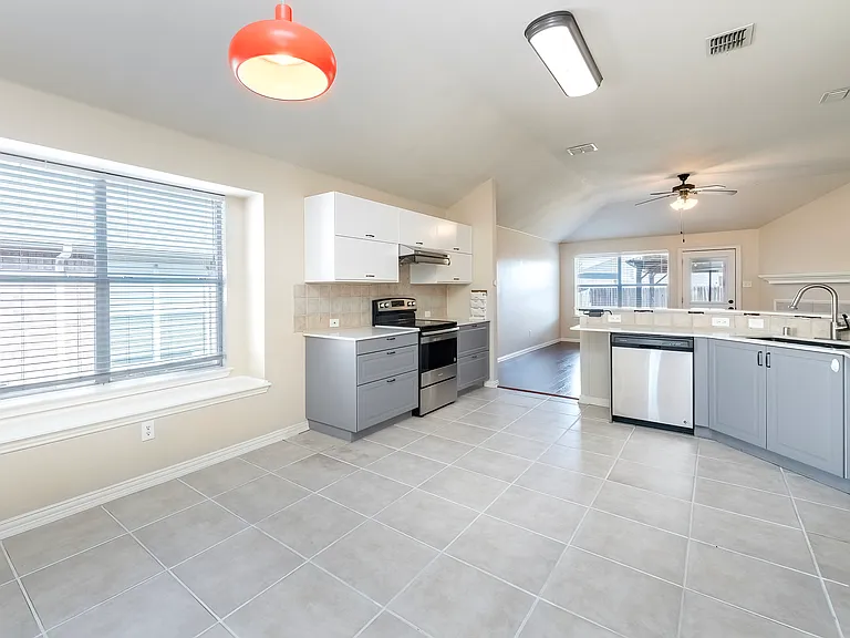 2716 Dawn Spring Dr — Photo 3