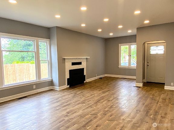 2nd image of 300 Leslie Way