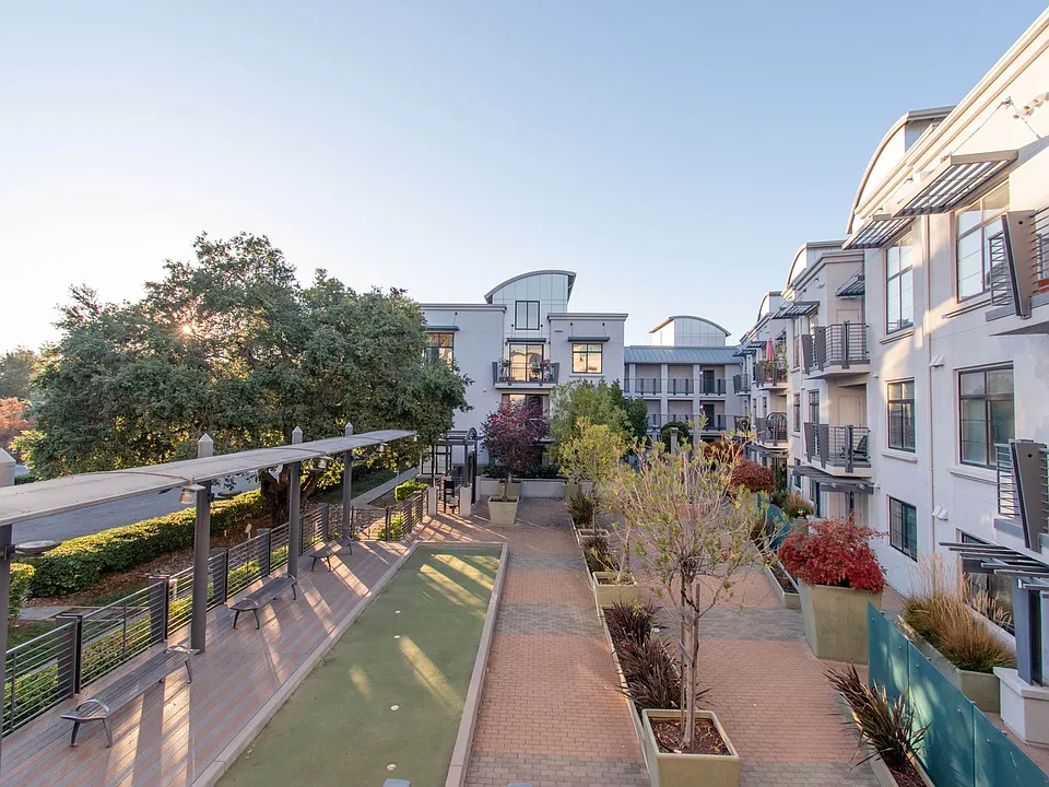 10745 N De Anza Blvd #210