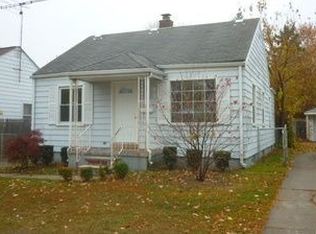 18826 Woodland St, Harper Woods, MI 48225