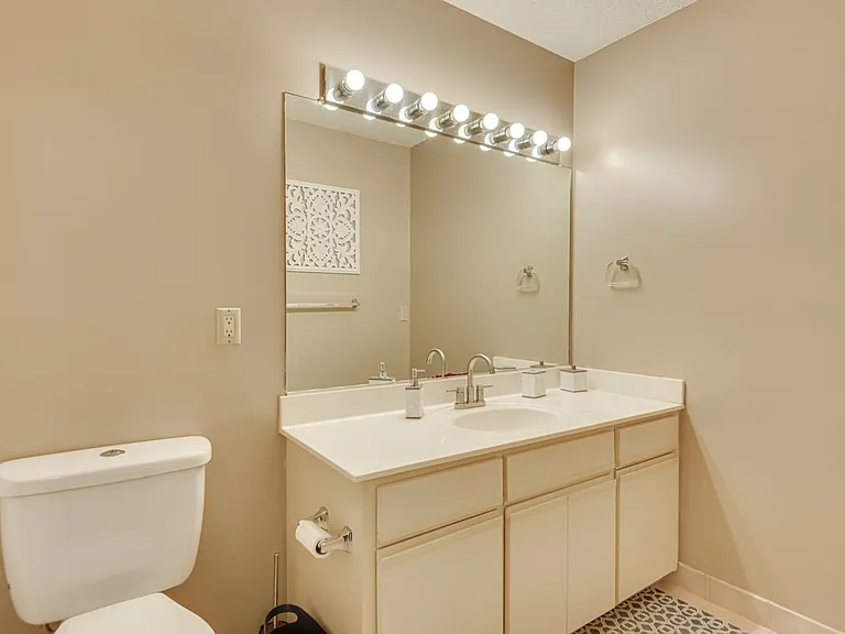 3247 Summerchase Cir — Photo 8