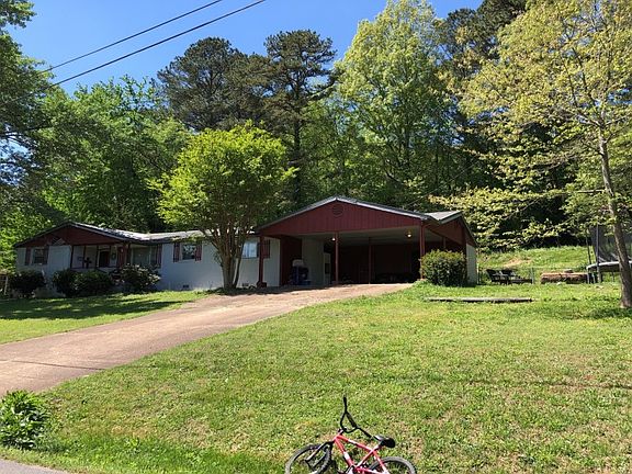 3rd image of 240 Gracie Ave