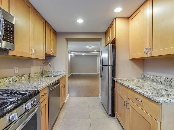 3rd image of 138 Garden St