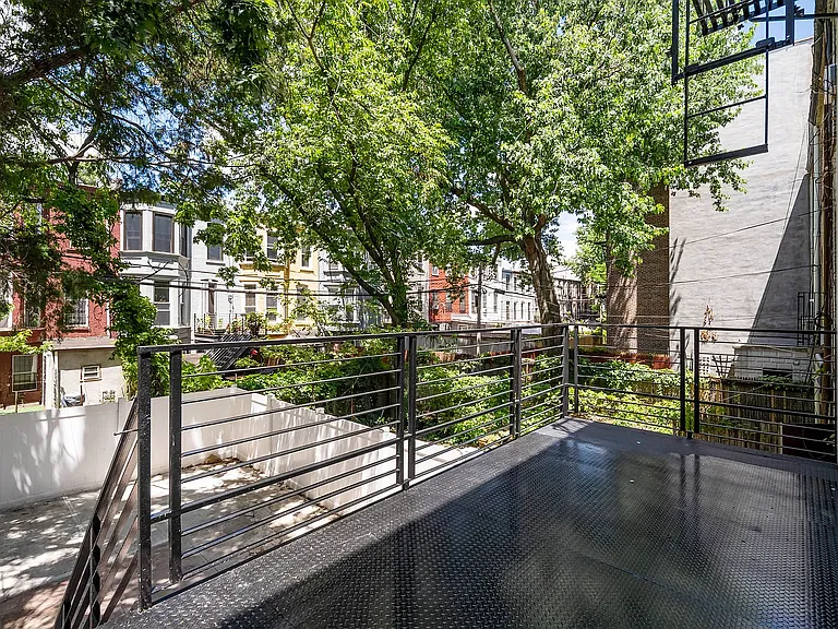 263 Halsey St #2R — Photo 7