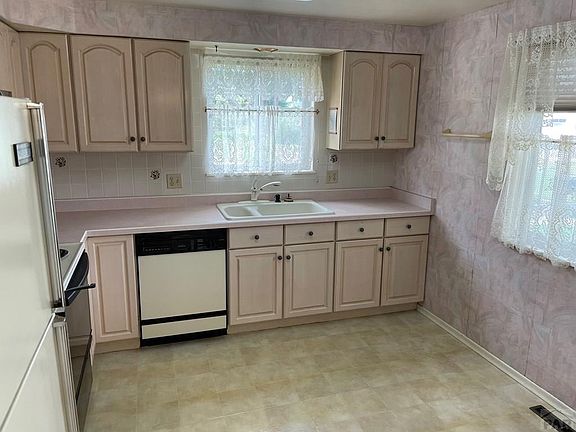 4th image of 2680 Sherwood Ln