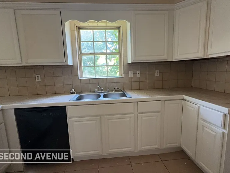 3132 Lamphier Ave — Photo 15