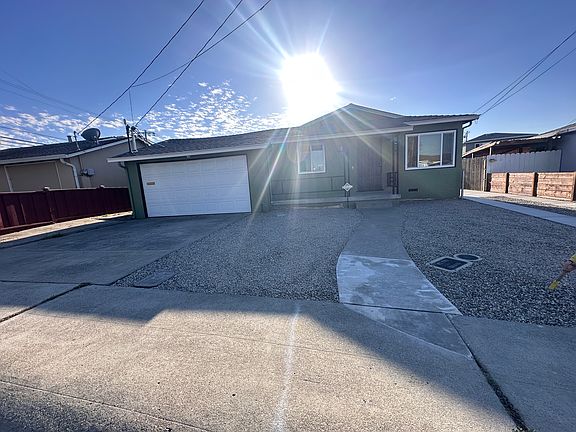 3rd image of 15387 Dewey St