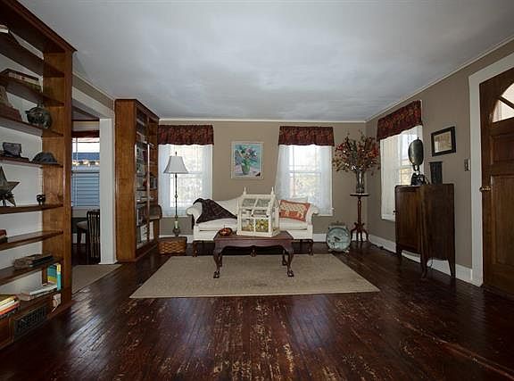 4th image of 105 Lincoln Ave