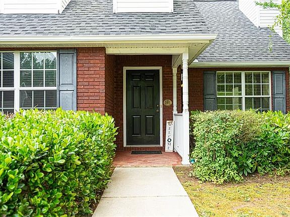 5th image of 305 Oak Hill Dr