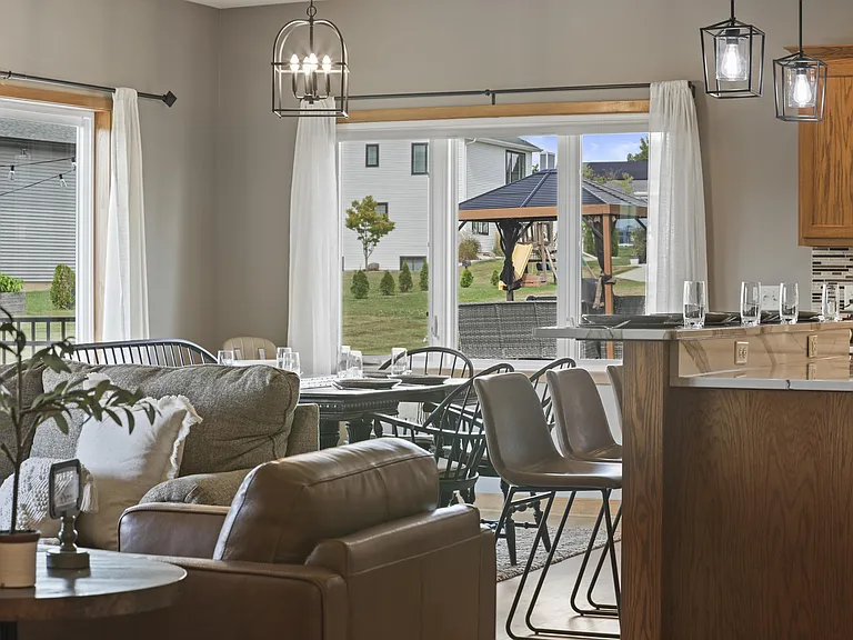 1016 Peterson Dr — Photo 24