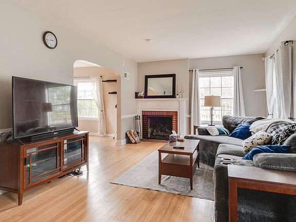 3rd image of 3025 Duchess Dr