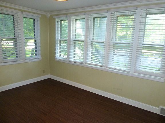 4th image of 10 Harwood Pl