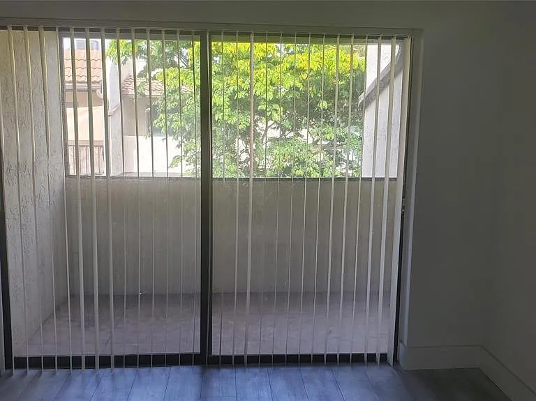 721 SE 1st Way #C13 — Photo 17