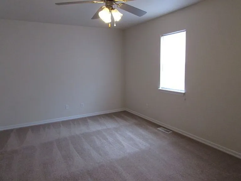 118 Andrews Dr — Photo 15