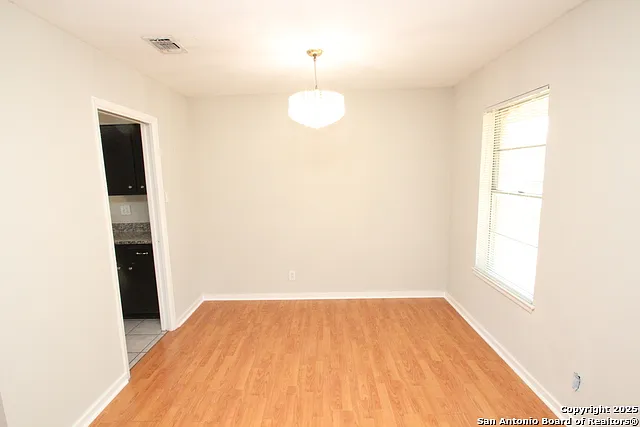310 Threadneedle Ln — Photo 6