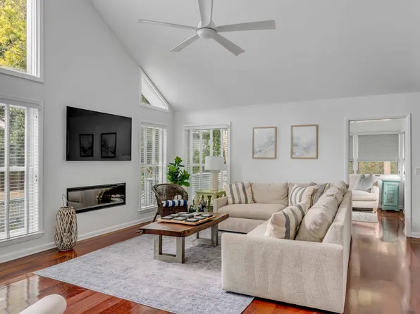 4 Lake Village Ln, Isle Of Palms, SC 29451