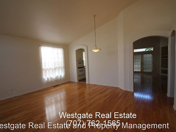 4th image of 1672 Sequoia Dr