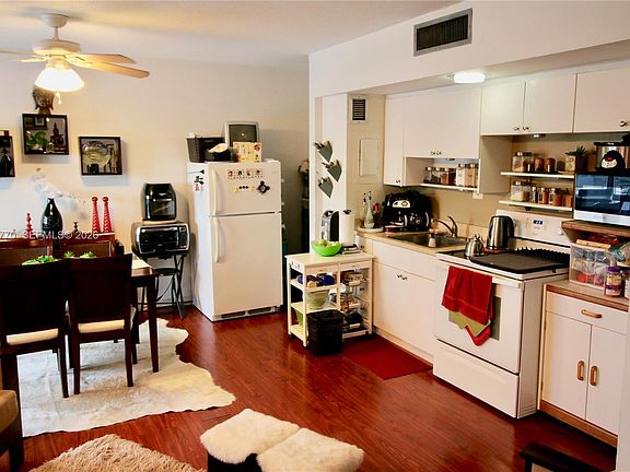 3rd image of 900 Bay Dr APT 215