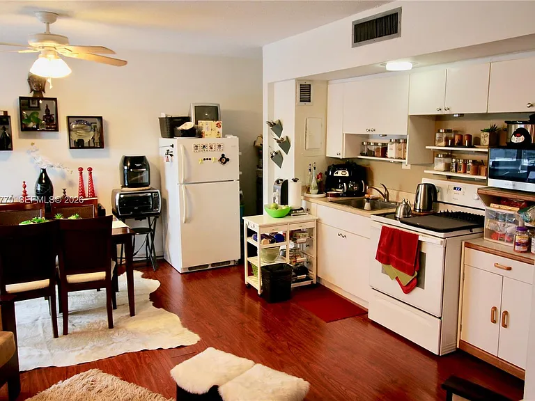 900 Bay Dr #215 — Photo 3