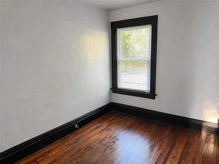 52 Winterroth St — Photo 14