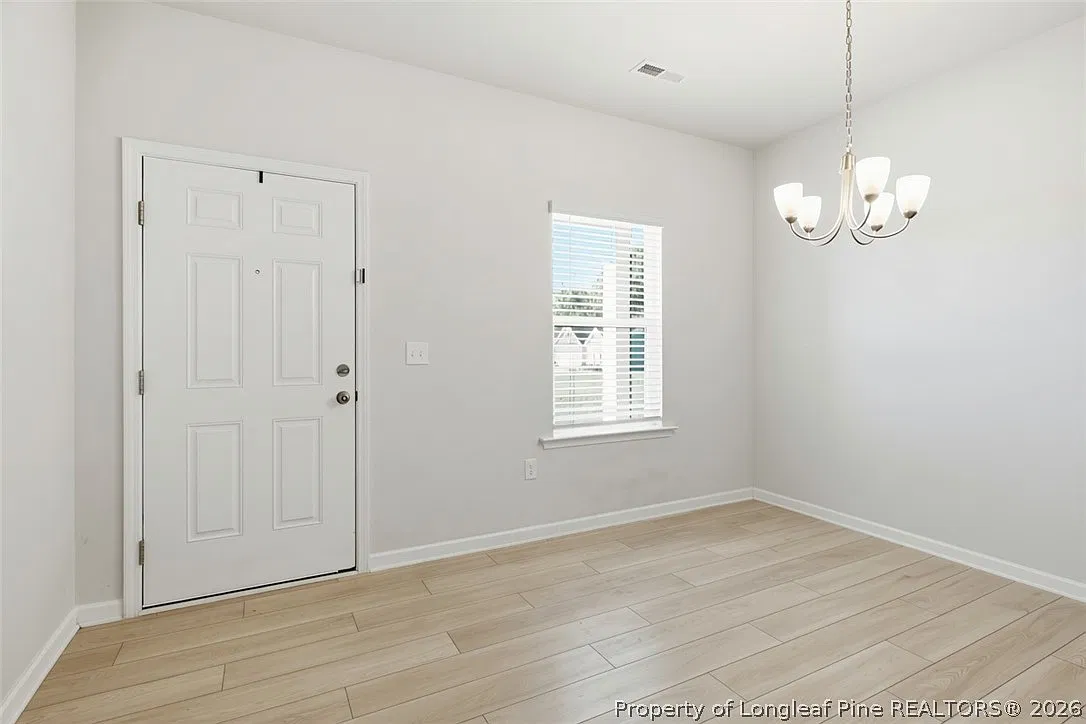 4 bed, 2.5 bath, 2122 sqft, $2,295 — Photo 3