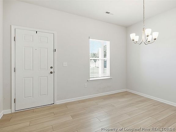 3rd image of 98 Baneberry Pl