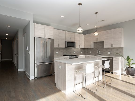 5th image of 1625 N Clybourn Ave #3
