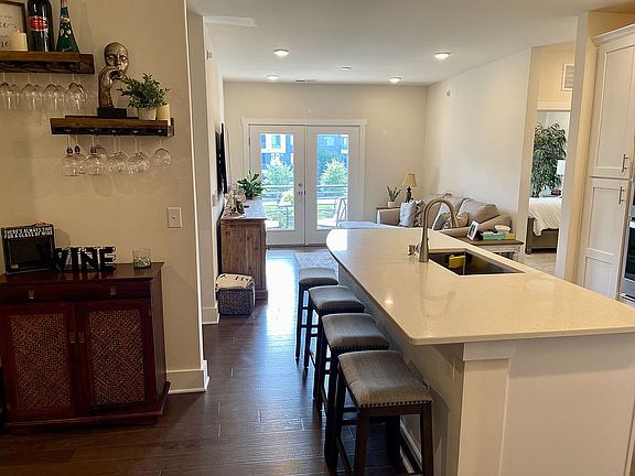 5th image of 1 Vanderbilt Blvd Unit 405