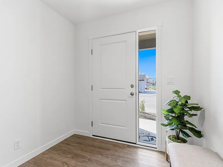510 Diamond Ln — Photo 1