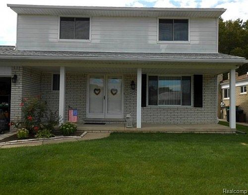 1st image of 42305 Niagara Dr