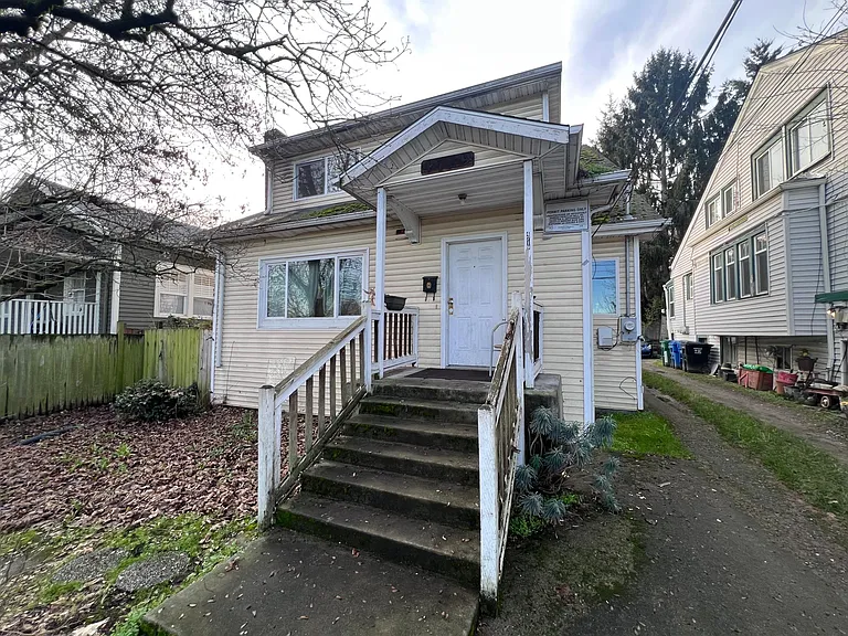 4719 5th Ave NE #6 — Photo 1
