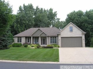 719 Country Lakes Dr, Lino Lakes, MN 55014