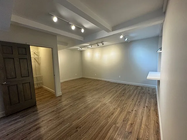 780 Farmington Ave — Photo 2