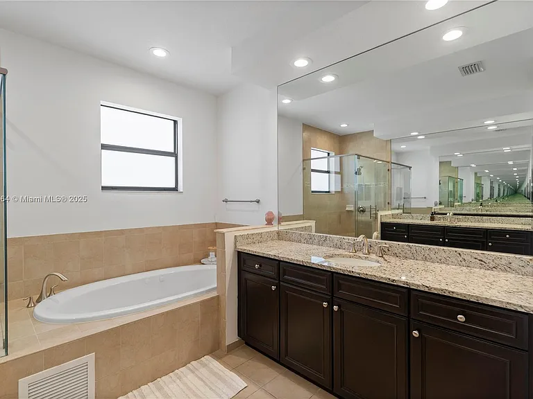 9974 NW 86th Ter — Photo 39