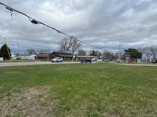 1436 E Pierson Rd, Flushing, MI 48433