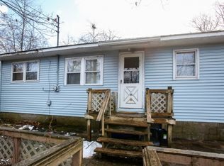 111 Vermont Trl, Hopatcong, NJ 07843