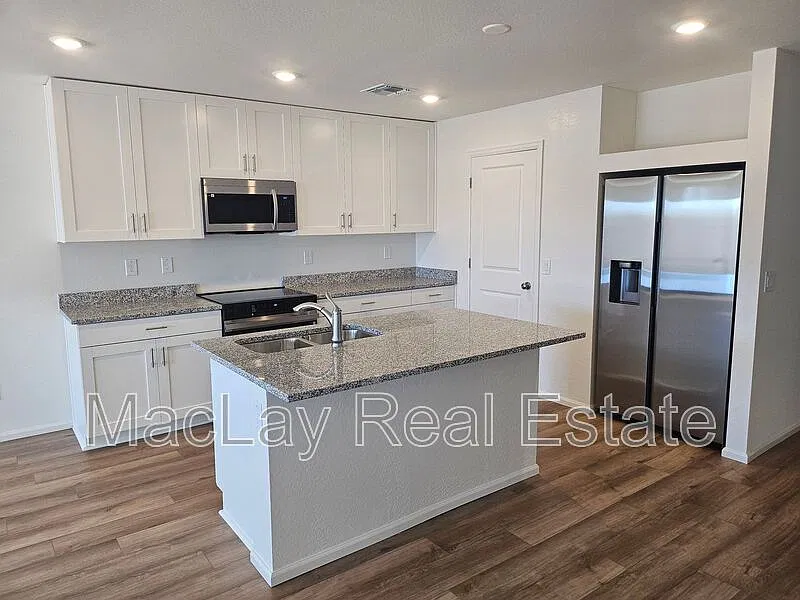 4 bed, 3.0 bath, 1953 sqft, $1,850 — Photo 2