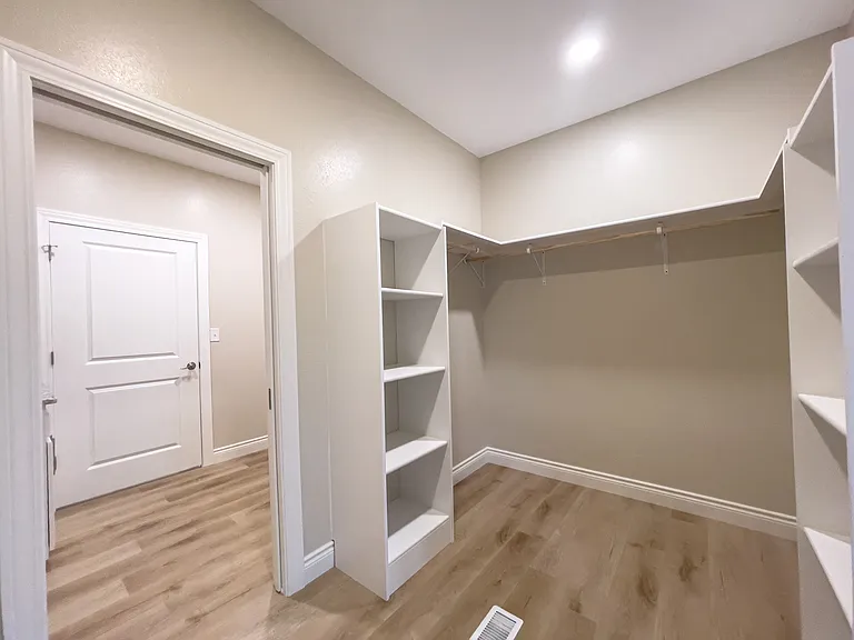 1828 Pinnacle Point Dr — Photo 12