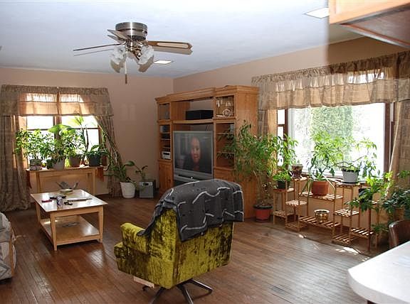 2nd image of 3836 Hommen Ln