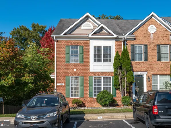 17536 Victoria Falls Dr, Dumfries, VA 22025