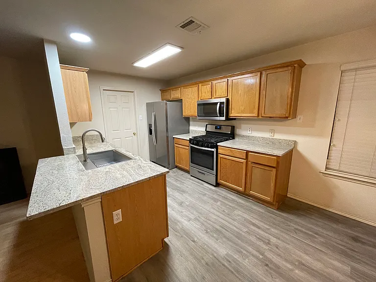 11725 Raymond C Ewry Ln — Photo 10
