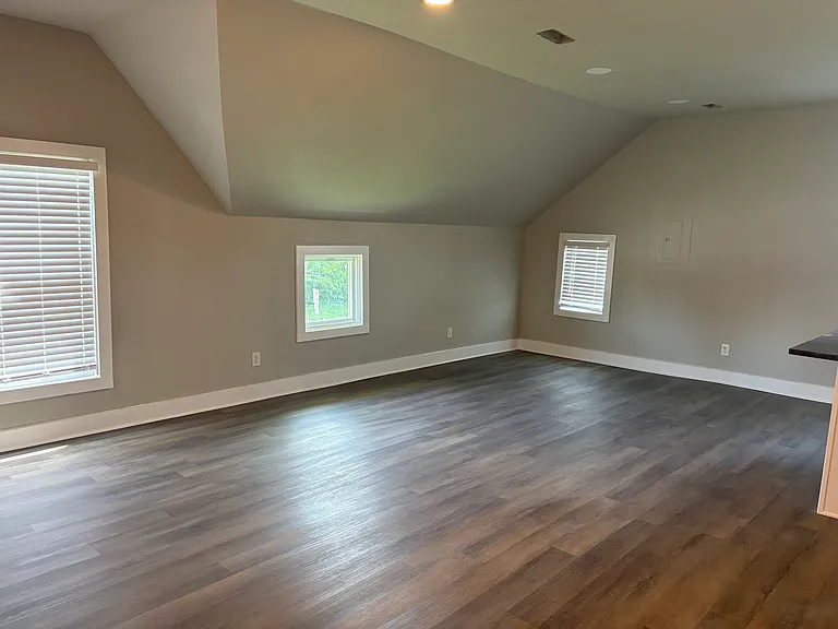 922 Marion Ave — Photo 13