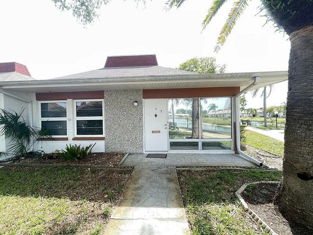 2 bed, 768 sqft, $2,000 — Photo 2