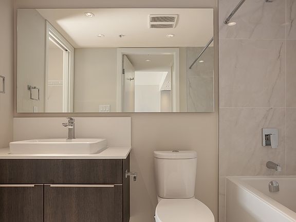 3rd image of 1588 Hastings St E #225