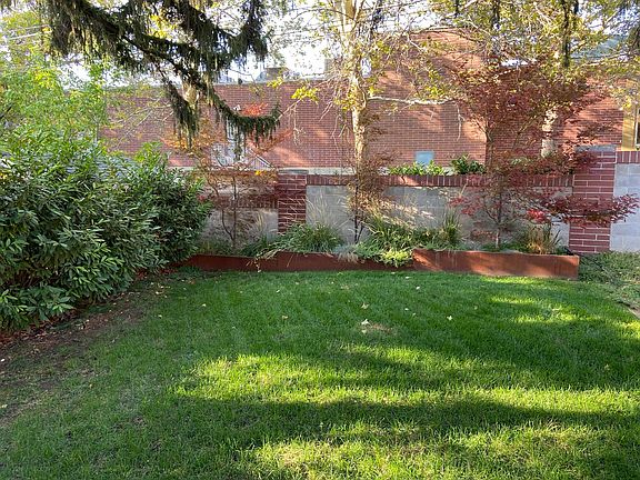 4th image of 2263 E Roosevelt Ave
