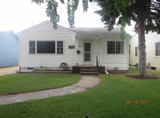 413 21st St NW, Minot, ND 58703